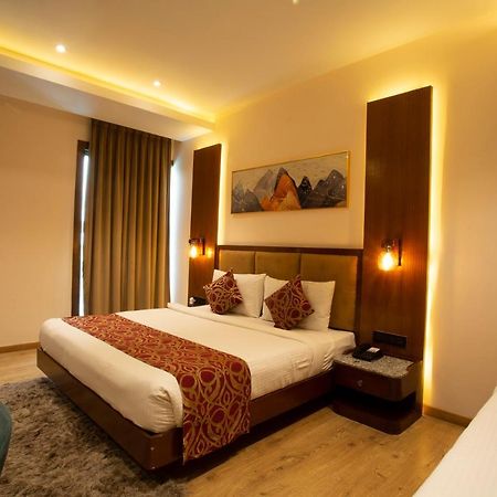 Skyline Resort & Convention Center Indore Eksteriør billede