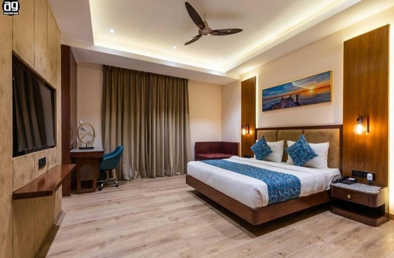 Skyline Resort & Convention Center Indore Eksteriør billede