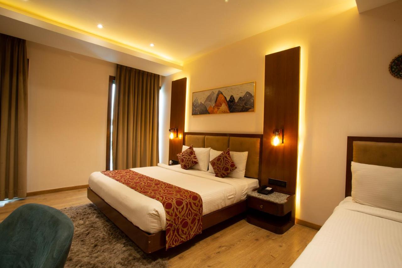 Skyline Resort & Convention Center Indore Eksteriør billede