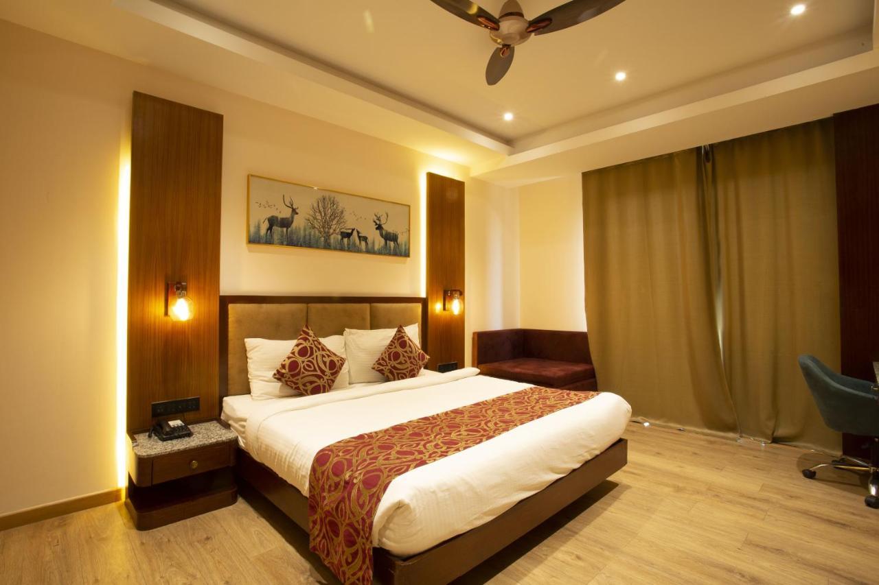 Skyline Resort & Convention Center Indore Eksteriør billede