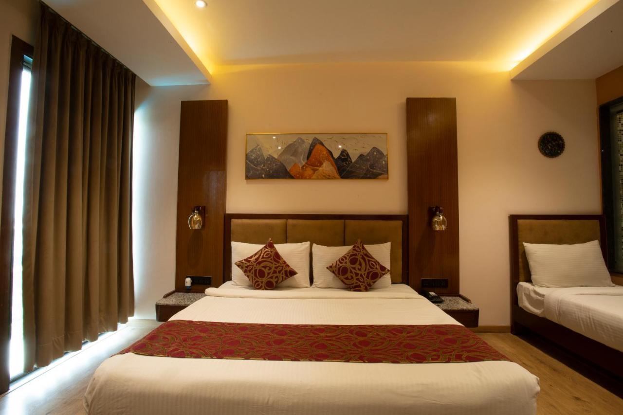 Skyline Resort & Convention Center Indore Eksteriør billede