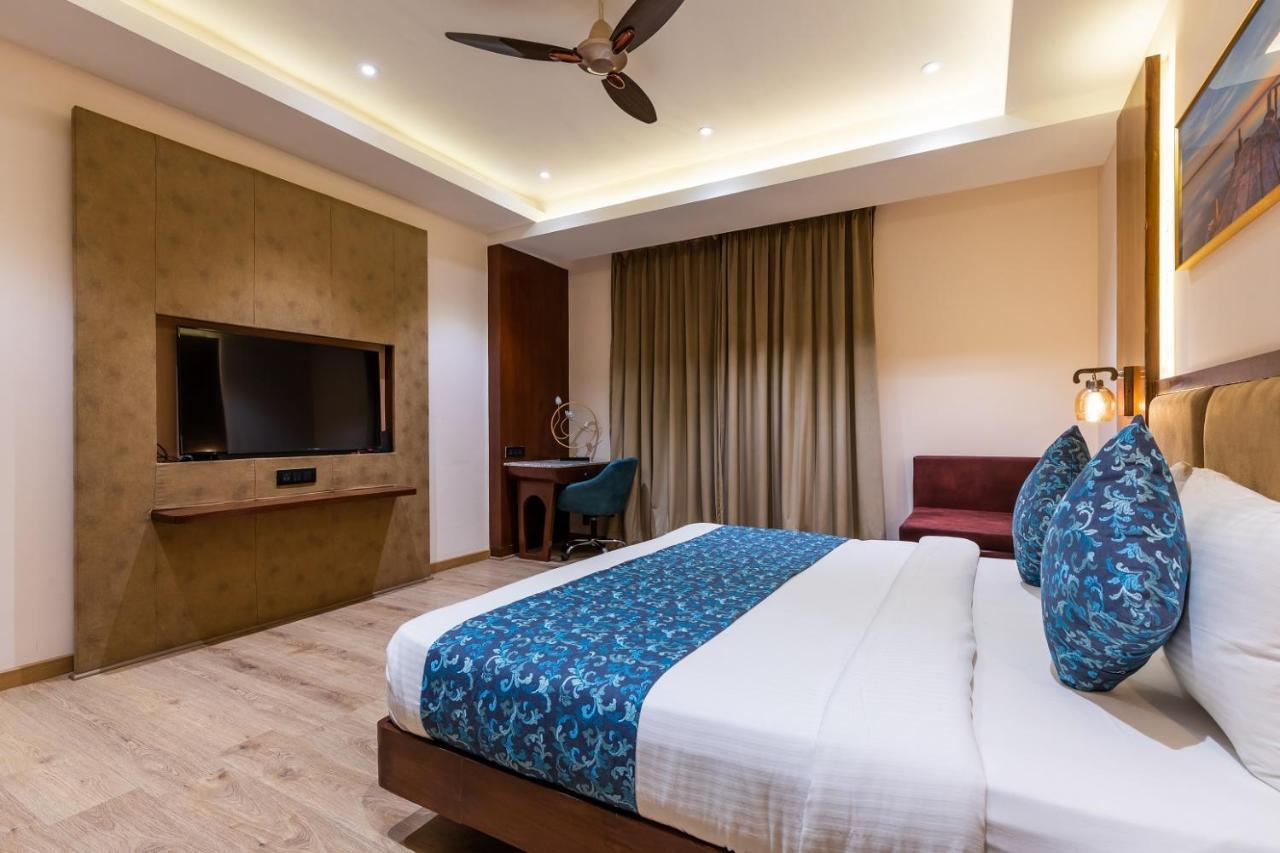 Skyline Resort & Convention Center Indore Eksteriør billede